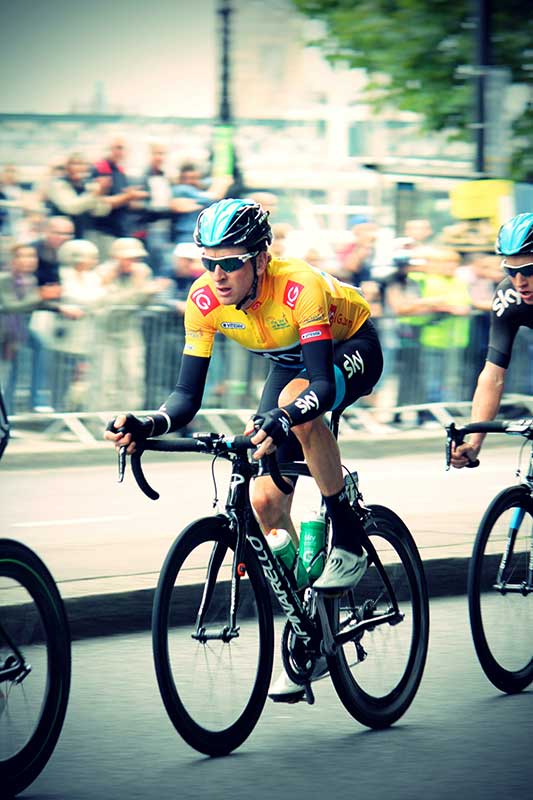 Wielrenner met gele trui